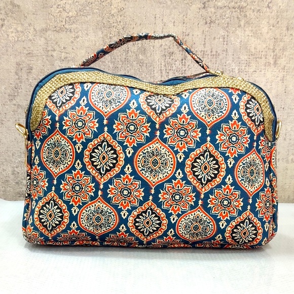 Handbags - Unique Square Sling